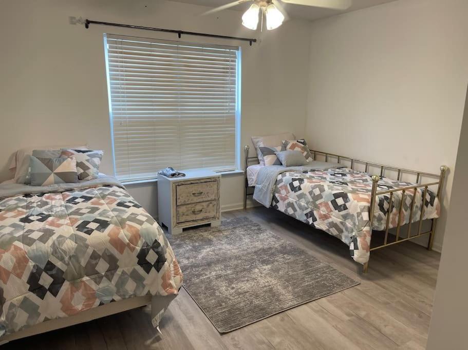 格林维尔Adorable 3Br/2Ba W/ Garage 2Min Walk Ecu Health别墅 外观 照片